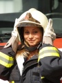 Feuerwehrfrau Laura mit langen Haaren.jpg